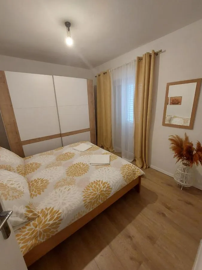Apartment Dina Malinska