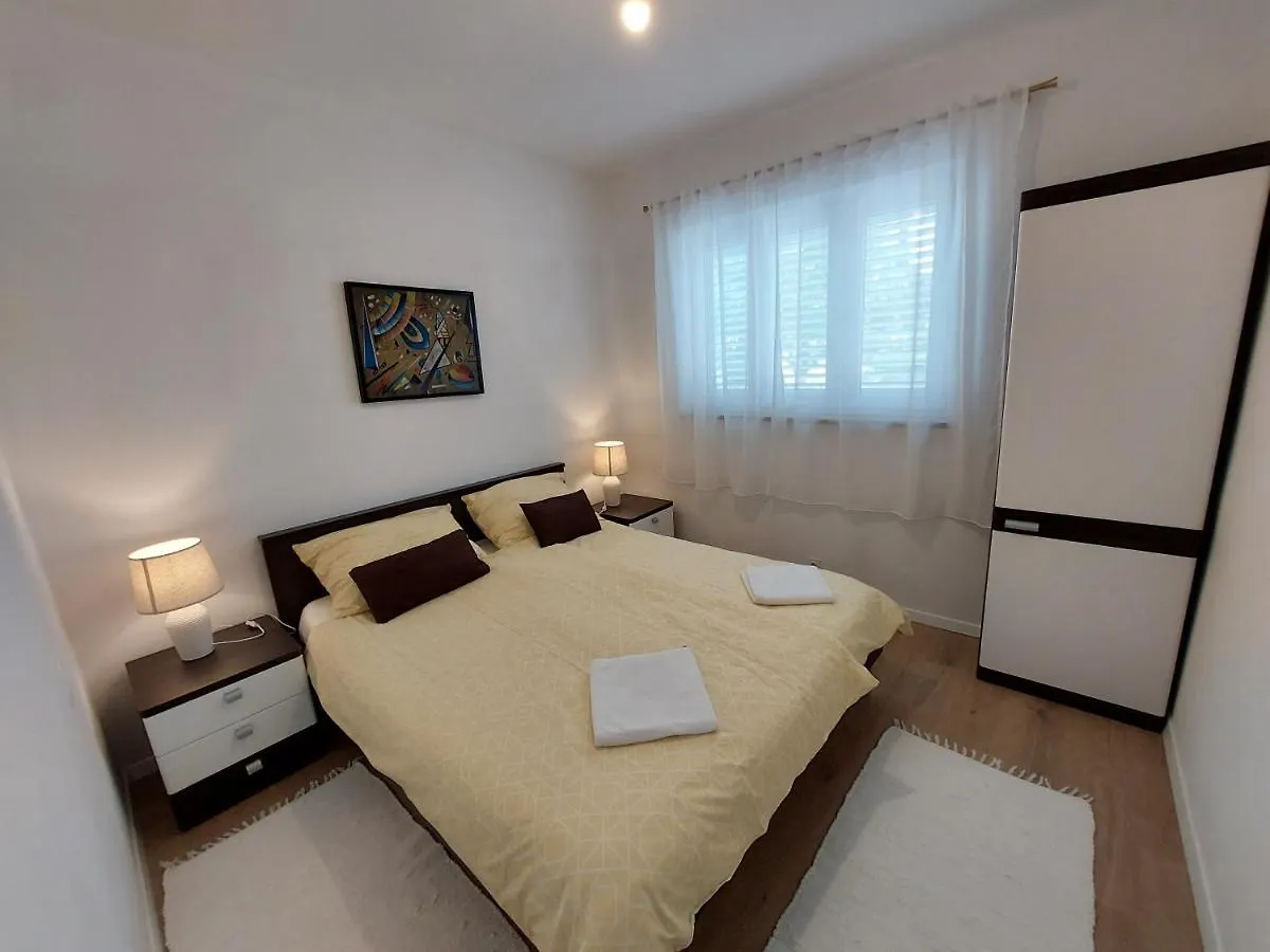 Apartment Dina Malinska